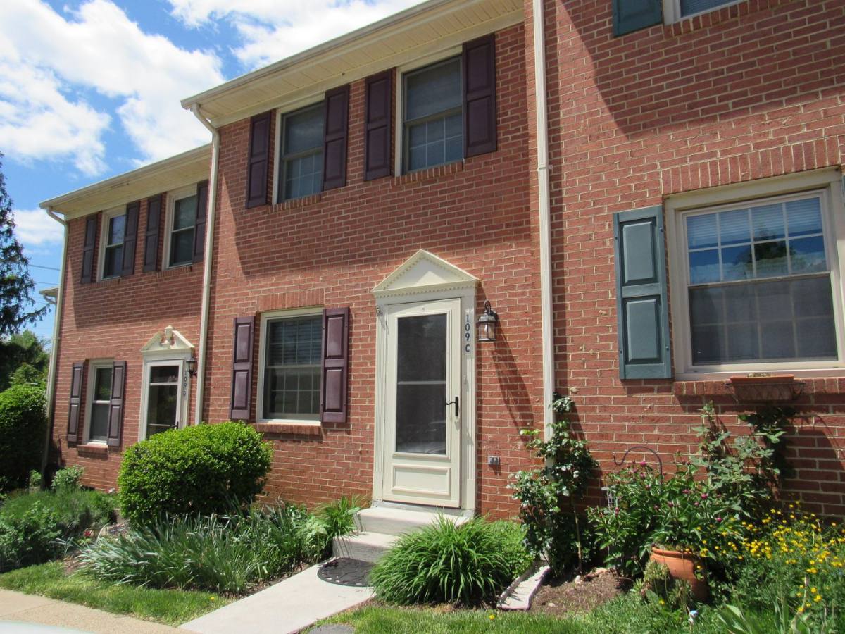 Townhouse for rent at 109 Davis Ave SW #C, Leesburg, VA 20175