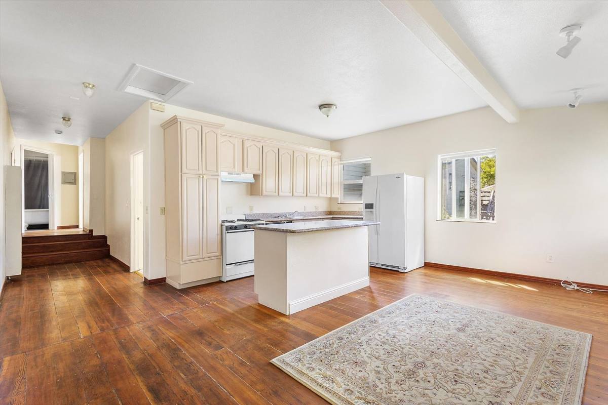 Apartment for rent at 1431 Linden St, Oakland, CA 94607