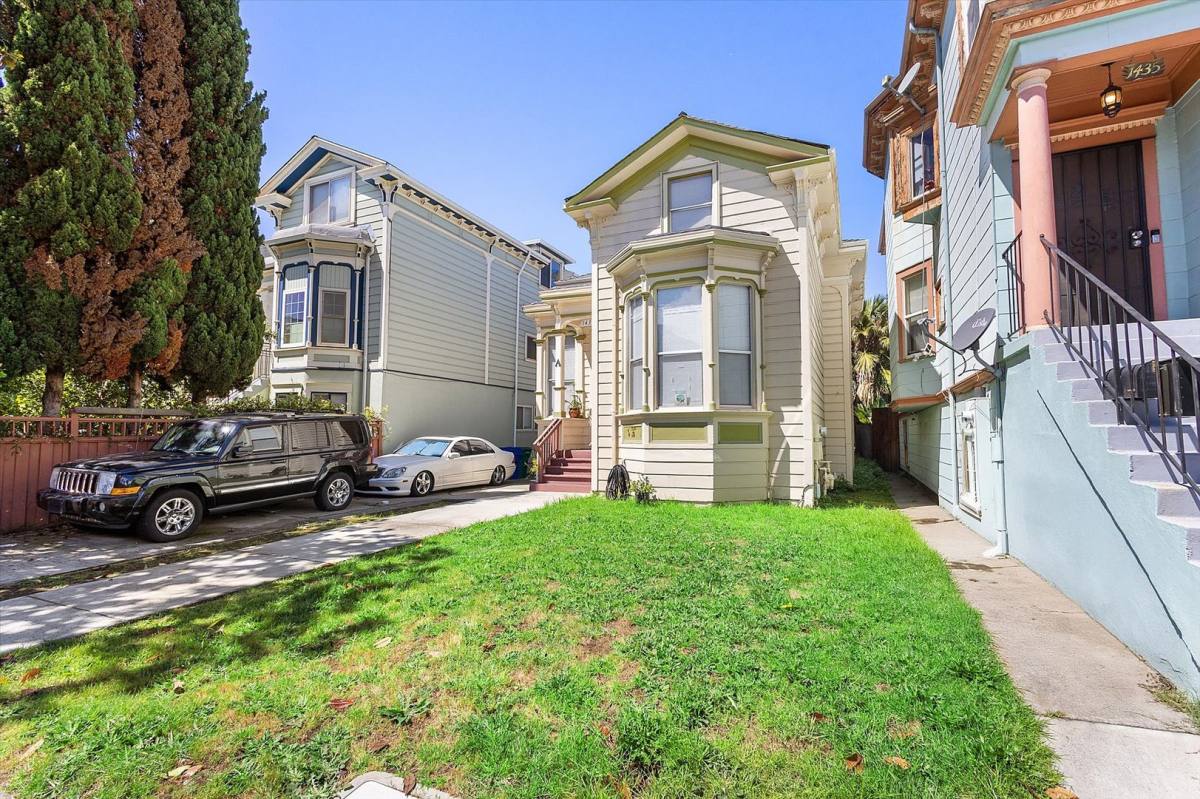 Apartment for rent at 1431 Linden St, Oakland, CA 94607