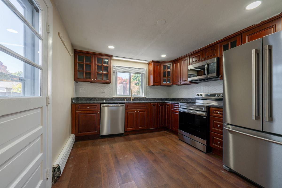 Apartment for rent at 170 Seminole Ave, Waltham, MA 02451