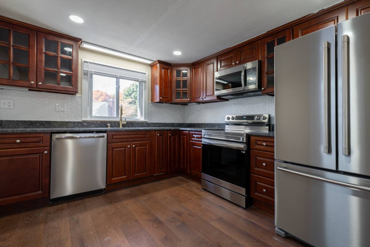 Apartment for rent at 170 Seminole Ave, Waltham, MA 02451