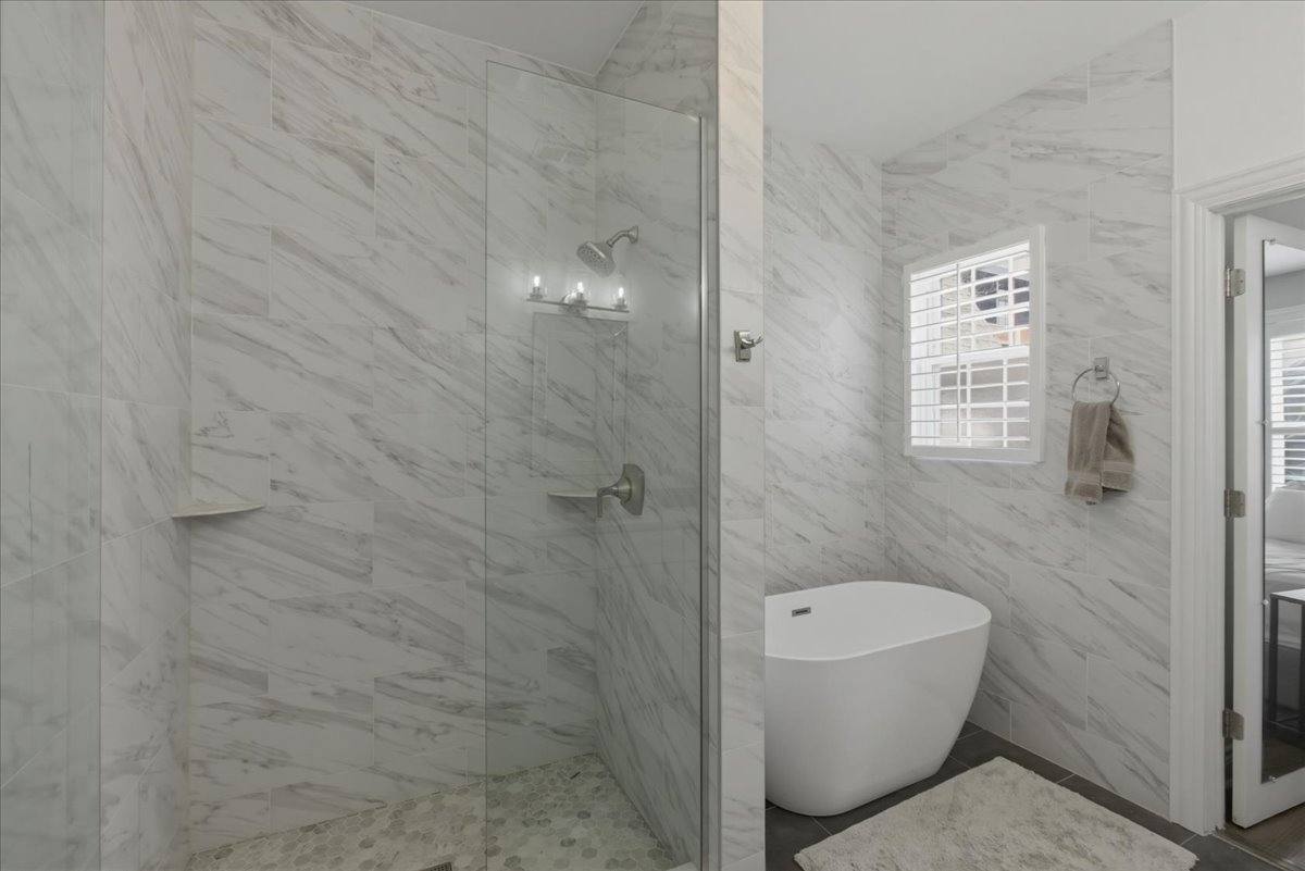 Apartment for rent at 1828 W Berenice Ave, Chicago, IL 60613