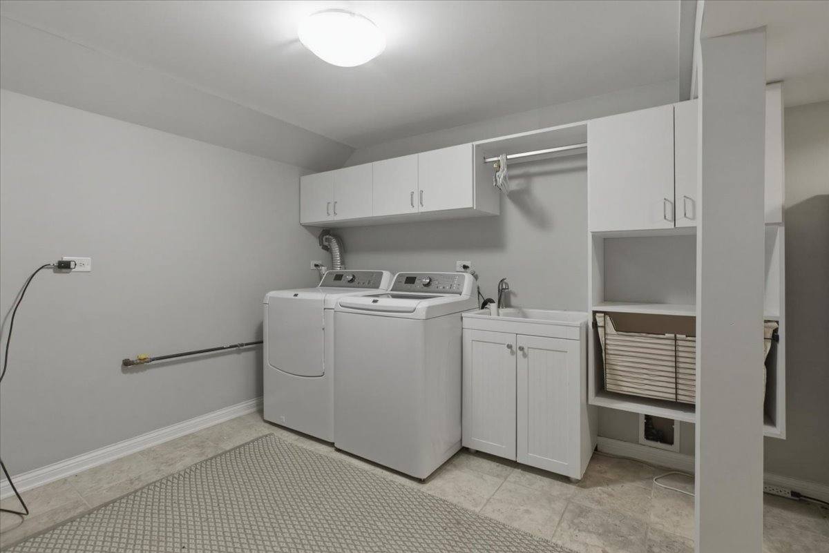 Apartment for rent at 1828 W Berenice Ave, Chicago, IL 60613