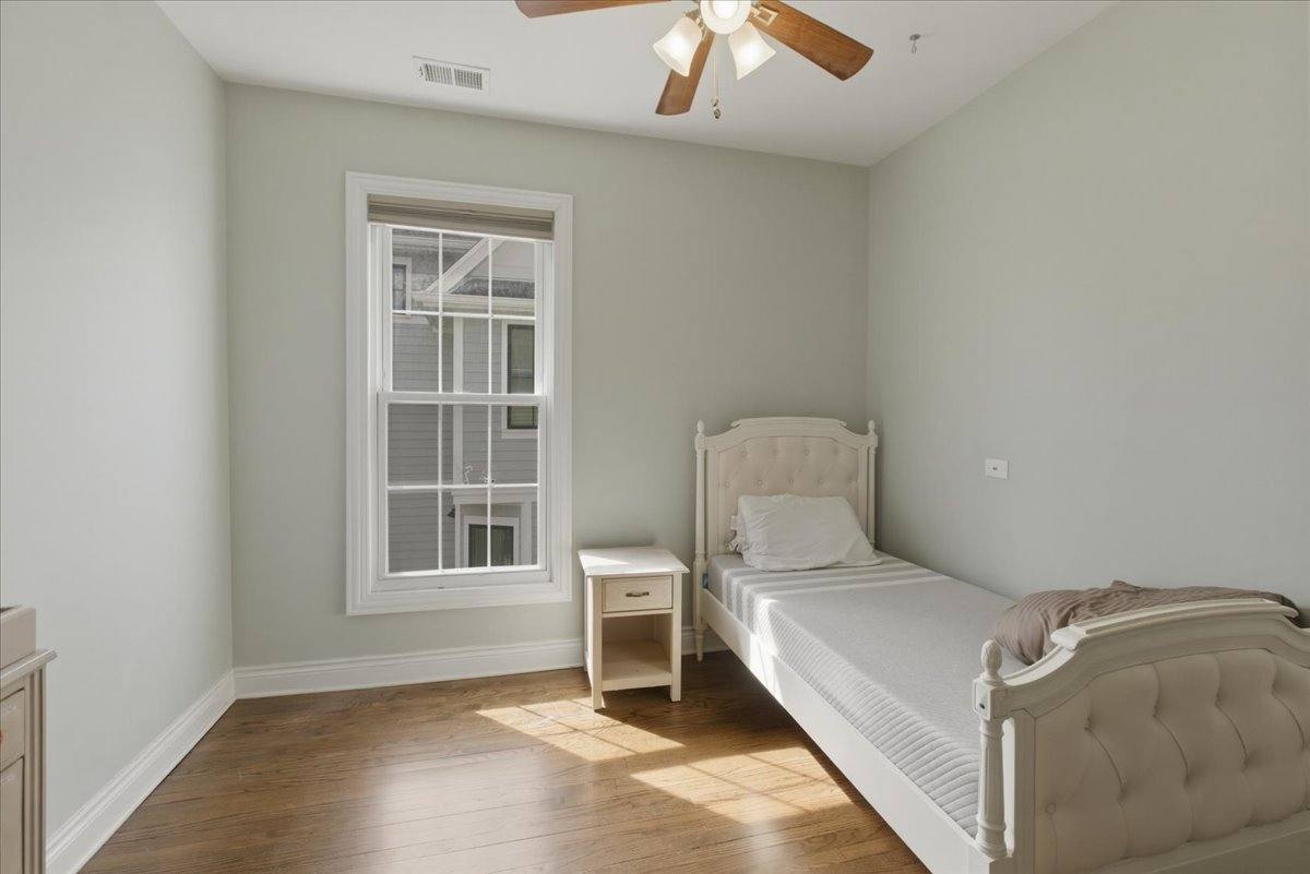 Apartment for rent at 1828 W Berenice Ave, Chicago, IL 60613
