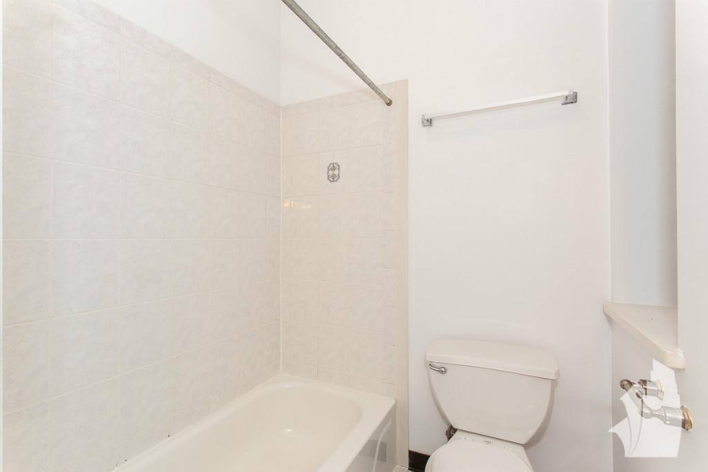 Apartment for rent at 1813 N Milwaukee Ave #3R, Chicago, IL 60647