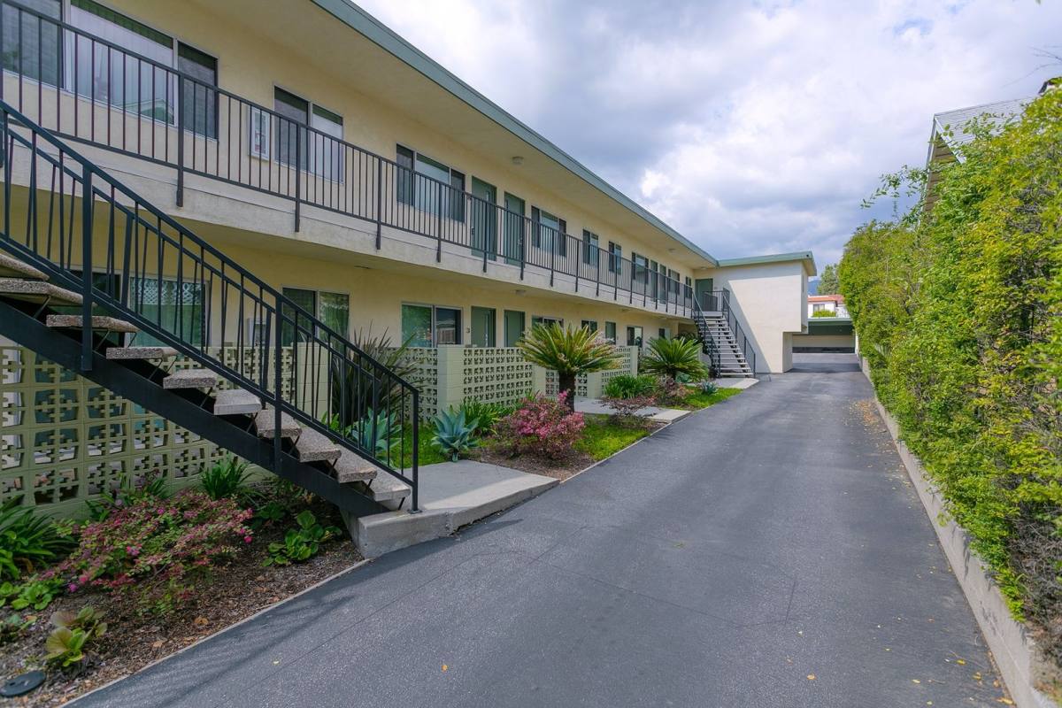 Apartment for rent at 789 E Villa St, Pasadena, CA 91101