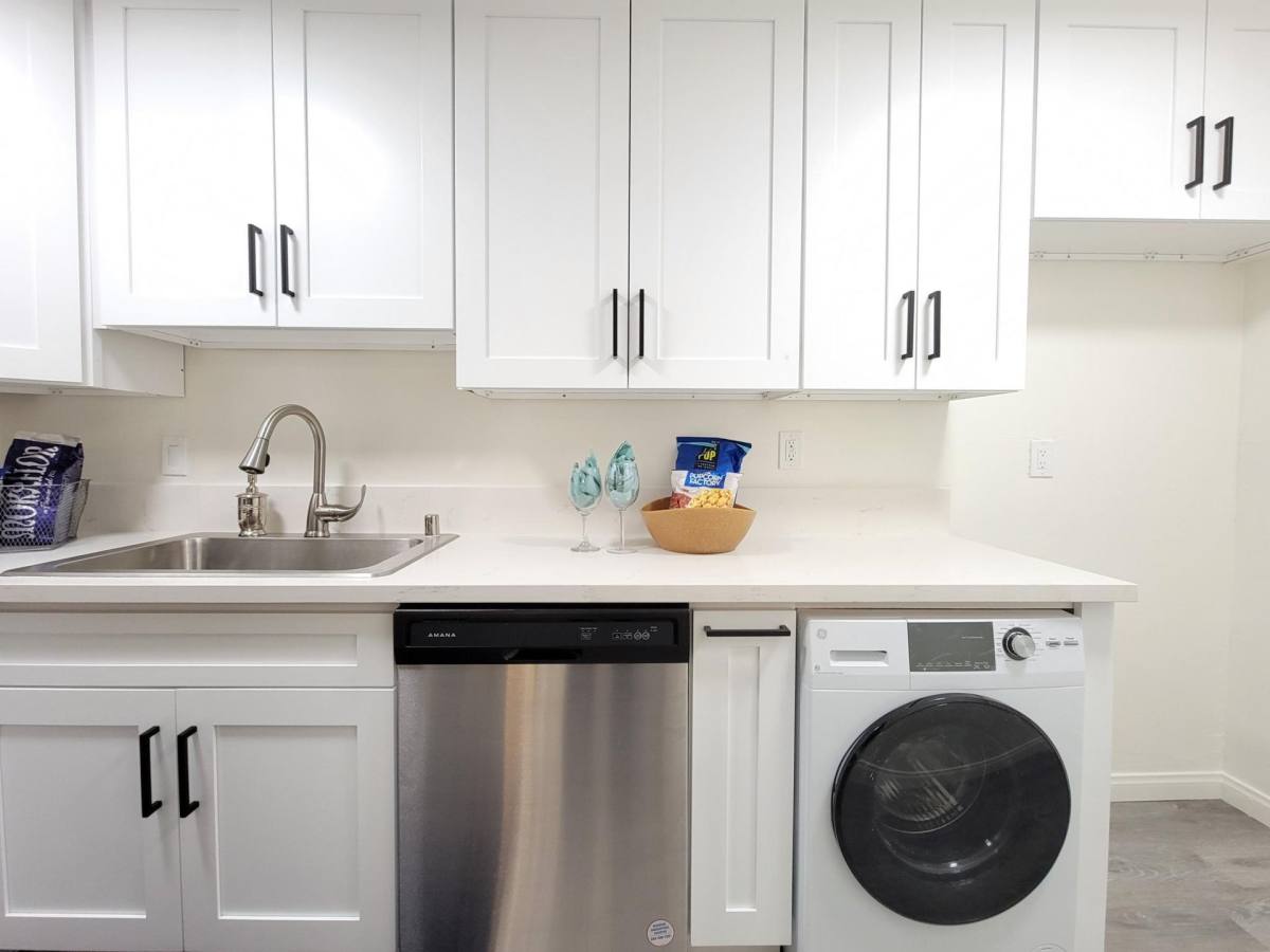 Apartment for rent at 18339-18347 Collins St, Tarzana, CA 91356