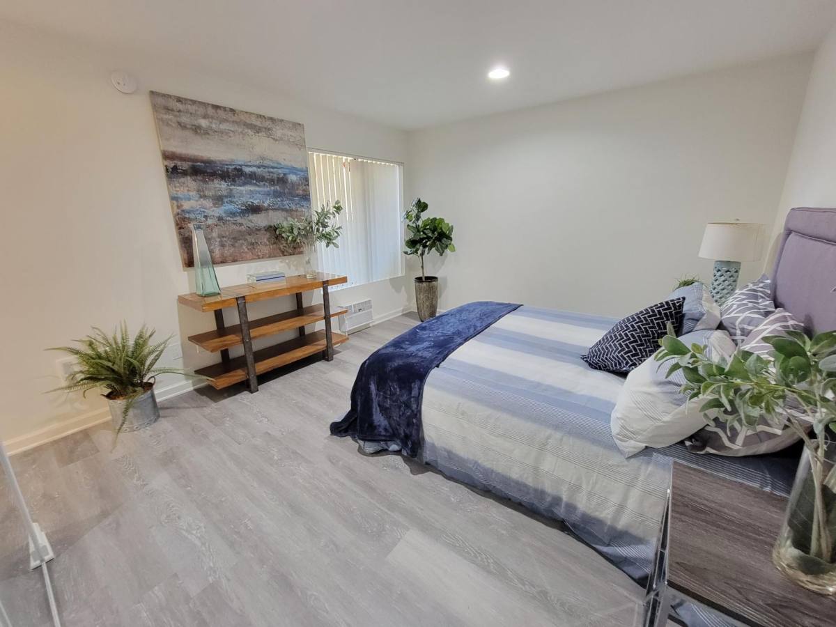 Apartment for rent at 18339-18347 Collins St, Tarzana, CA 91356