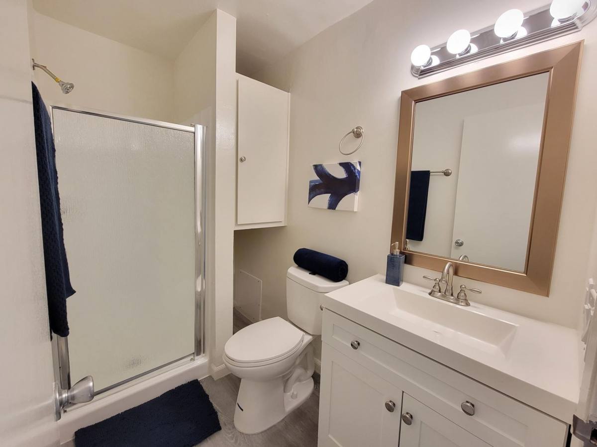Apartment for rent at 18339-18347 Collins St, Tarzana, CA 91356