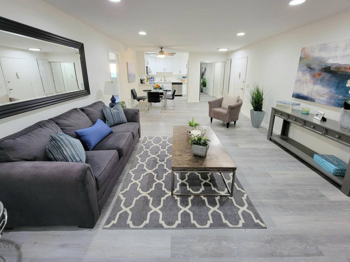 Apartment for rent at 18339-18347 Collins St, Tarzana, CA 91356