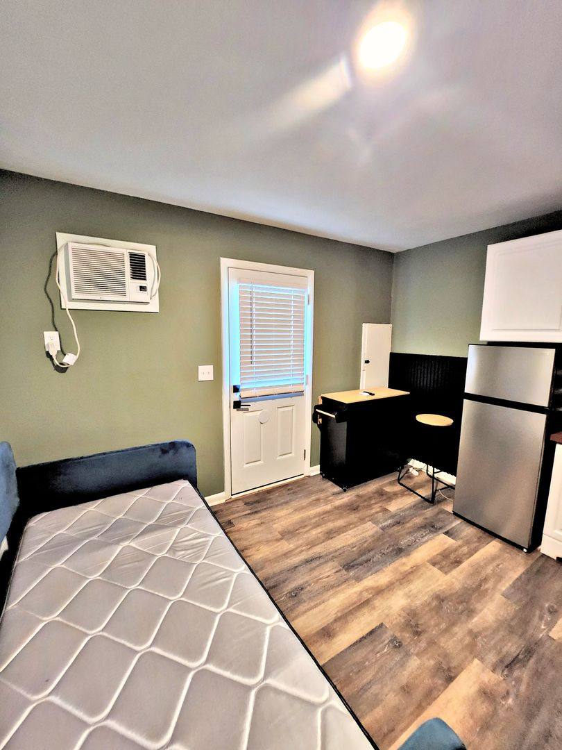 Apartment for rent at 4321 Arlington Court NW, Huntsville, AL 35805