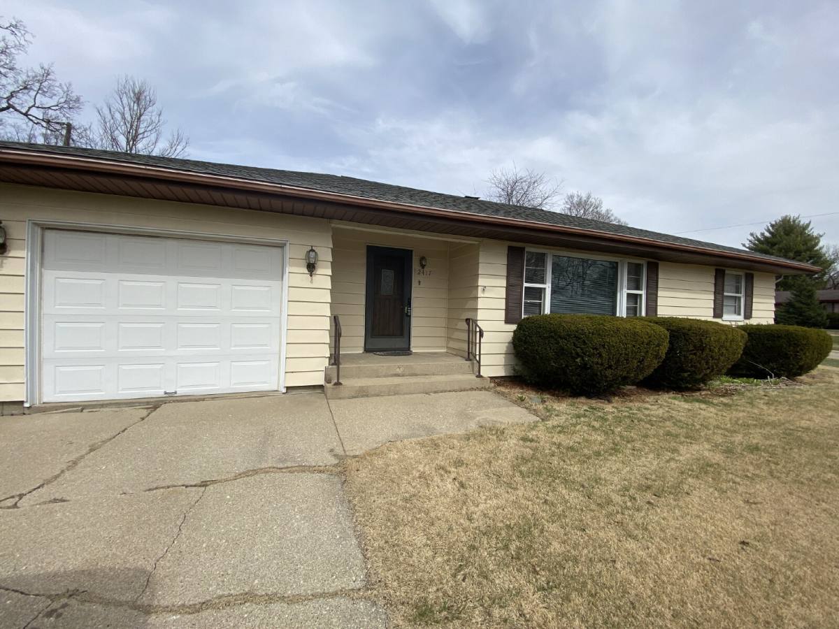 House for rent at 2417 Circle Dr, Ottawa, IL 61350