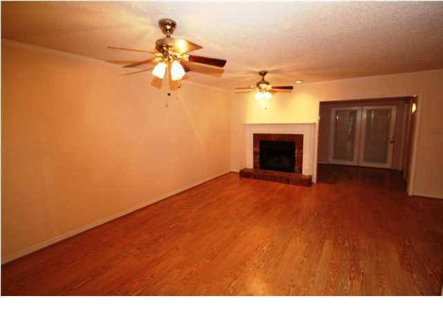 Townhouse for rent at 6028 Sussex Dr, Mobile, AL 36608
