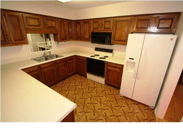 Townhouse for rent at 6028 Sussex Dr, Mobile, AL 36608