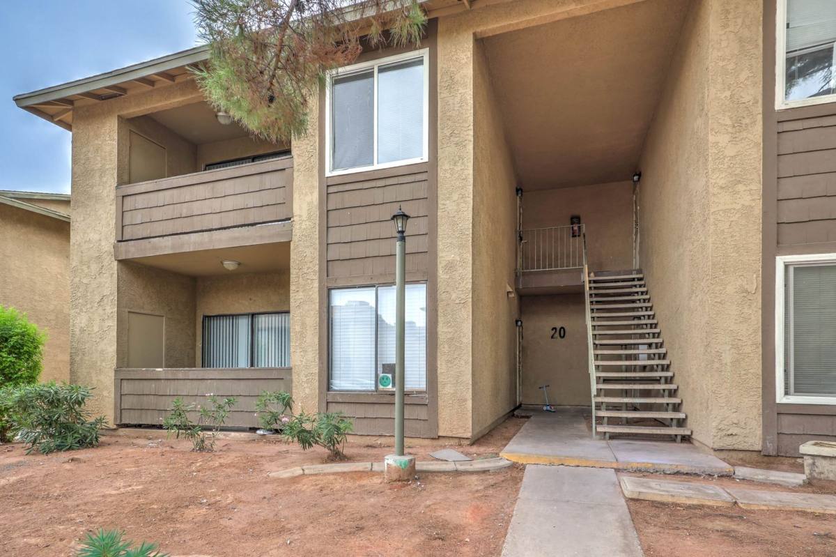 Apartment for rent at 4571 Carriage Park Dr, Las Vegas, NV 89121