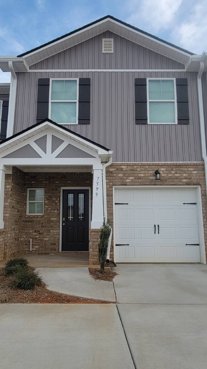 Townhouse for rent at 7599 Discovery Point Dr NW, Huntsville, AL 35806