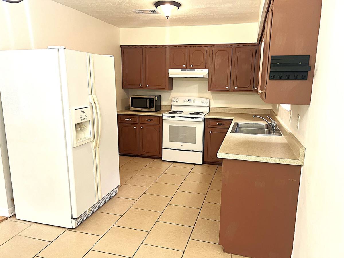 House for rent at 560 Beverly Dr, Shepherd, TX 77371