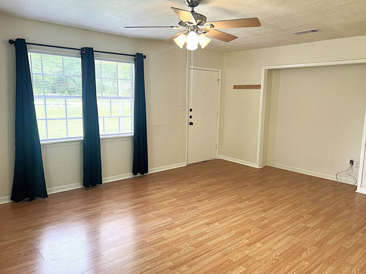 House for rent at 560 Beverly Dr, Shepherd, TX 77371