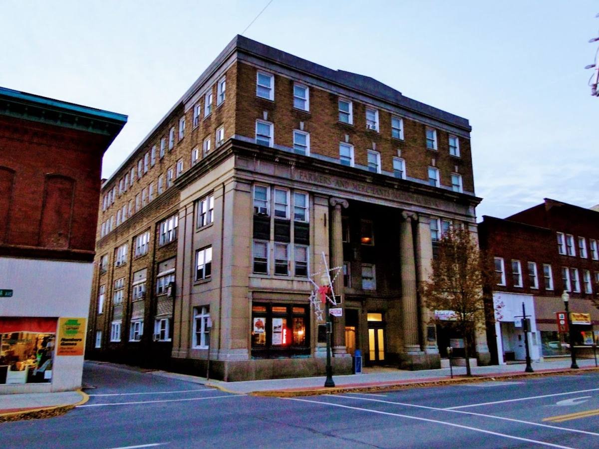 Apartment for rent at 1051-1055 Pennsylvania Ave, Tyrone, PA 16686