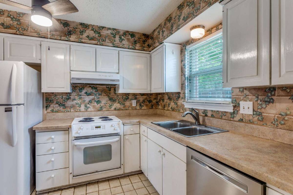 Condo for rent at 1255 Roaring Springs Rd, Fort Worth, TX 76114