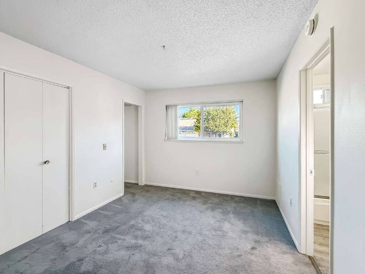 Apartment for rent at 26827 Circle of The Oaks, Newhall, CA 91321
