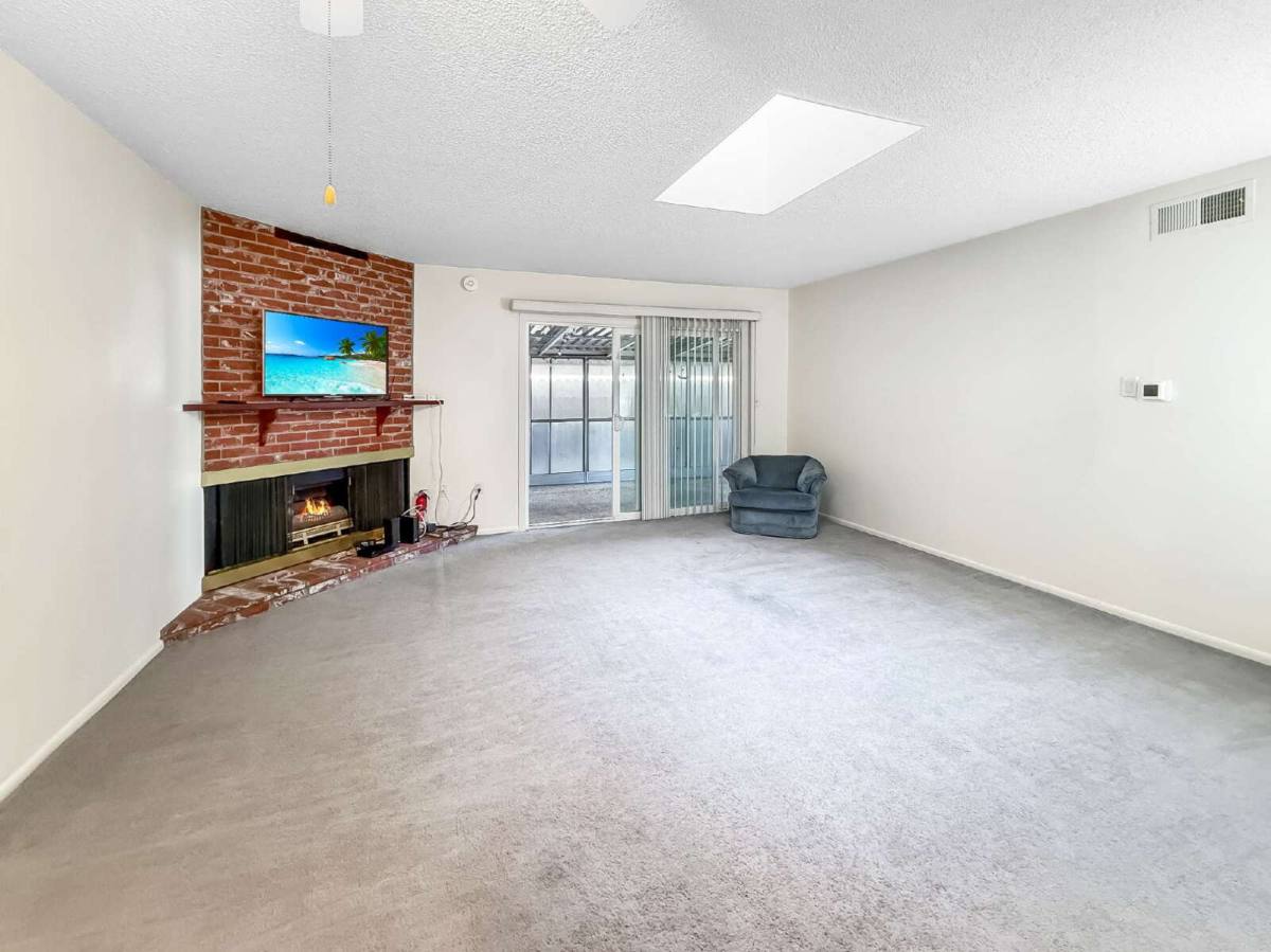 Apartment for rent at 26827 Circle of The Oaks, Newhall, CA 91321