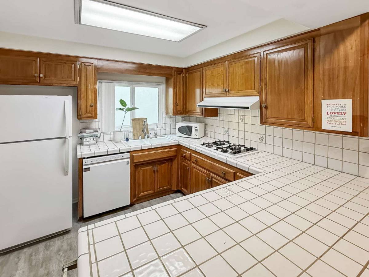 Apartment for rent at 26827 Circle of The Oaks, Newhall, CA 91321