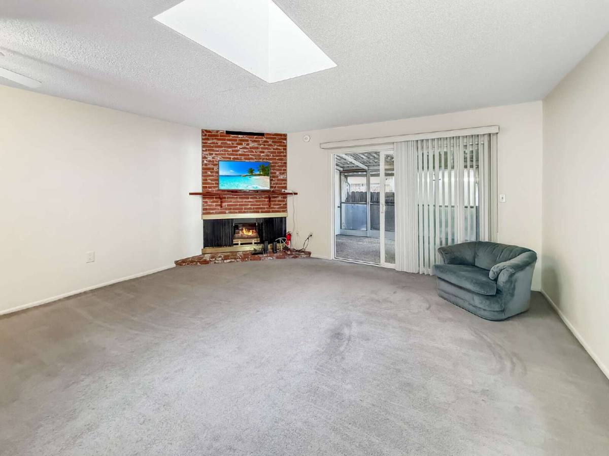 Apartment for rent at 26827 Circle of The Oaks, Newhall, CA 91321