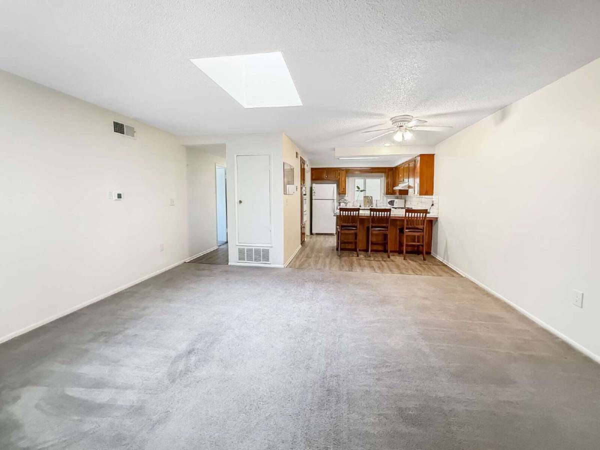 Apartment for rent at 26827 Circle of The Oaks, Newhall, CA 91321