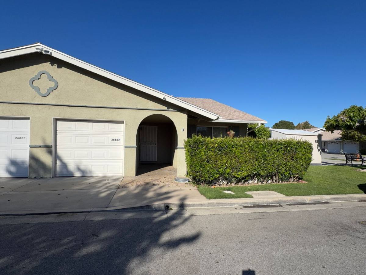 Apartment for rent at 26827 Circle of The Oaks, Newhall, CA 91321