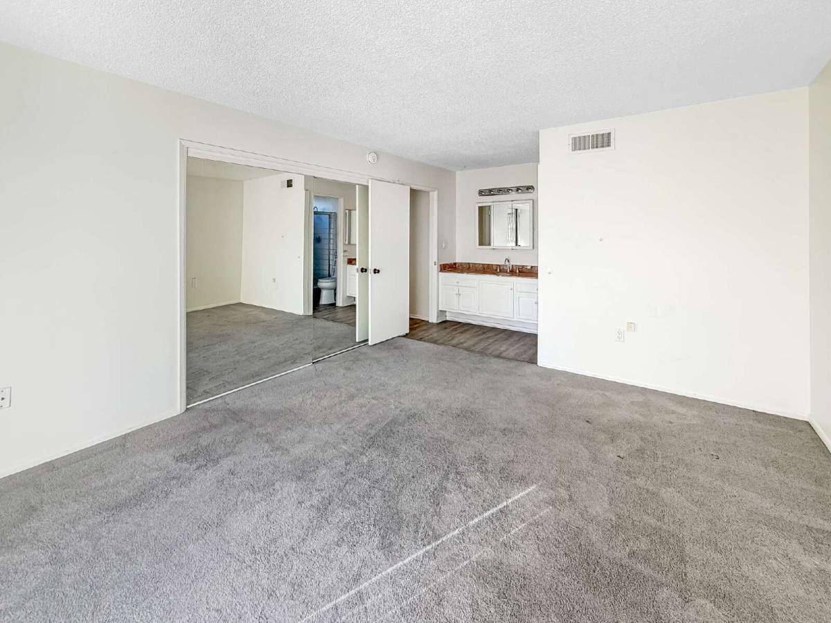 Apartment for rent at 26827 Circle of The Oaks, Newhall, CA 91321