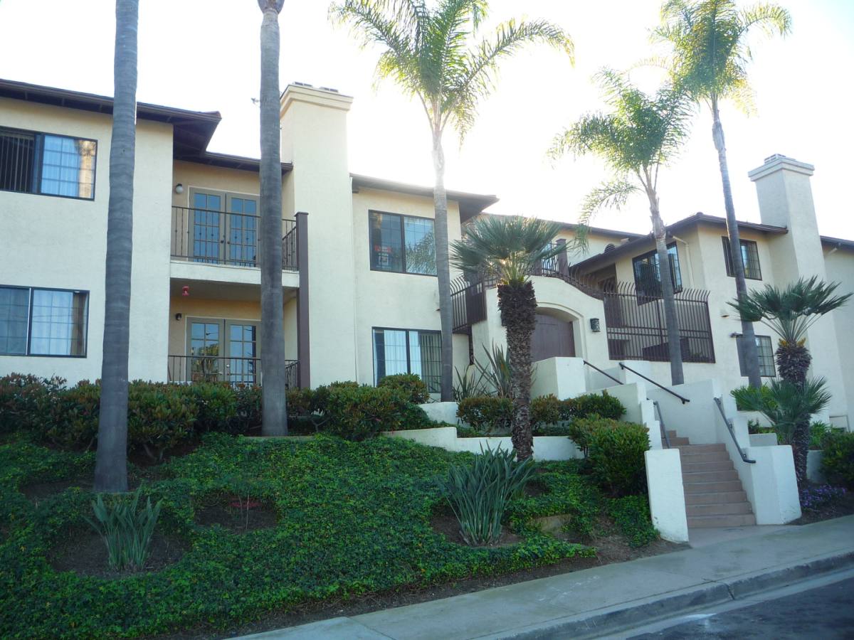 Condo for rent at 2828 Famosa Blvd, San Diego, CA 92107