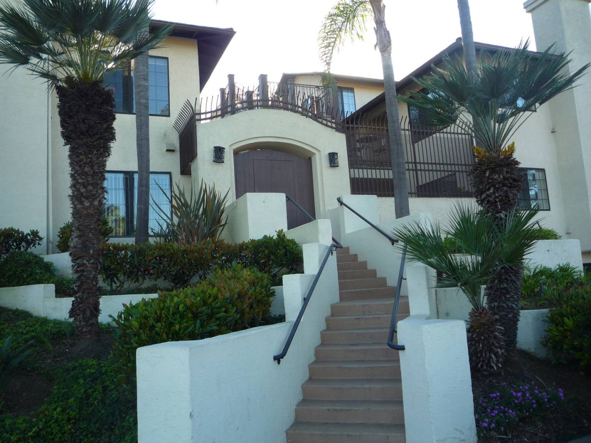 Condo for rent at 2828 Famosa Blvd, San Diego, CA 92107