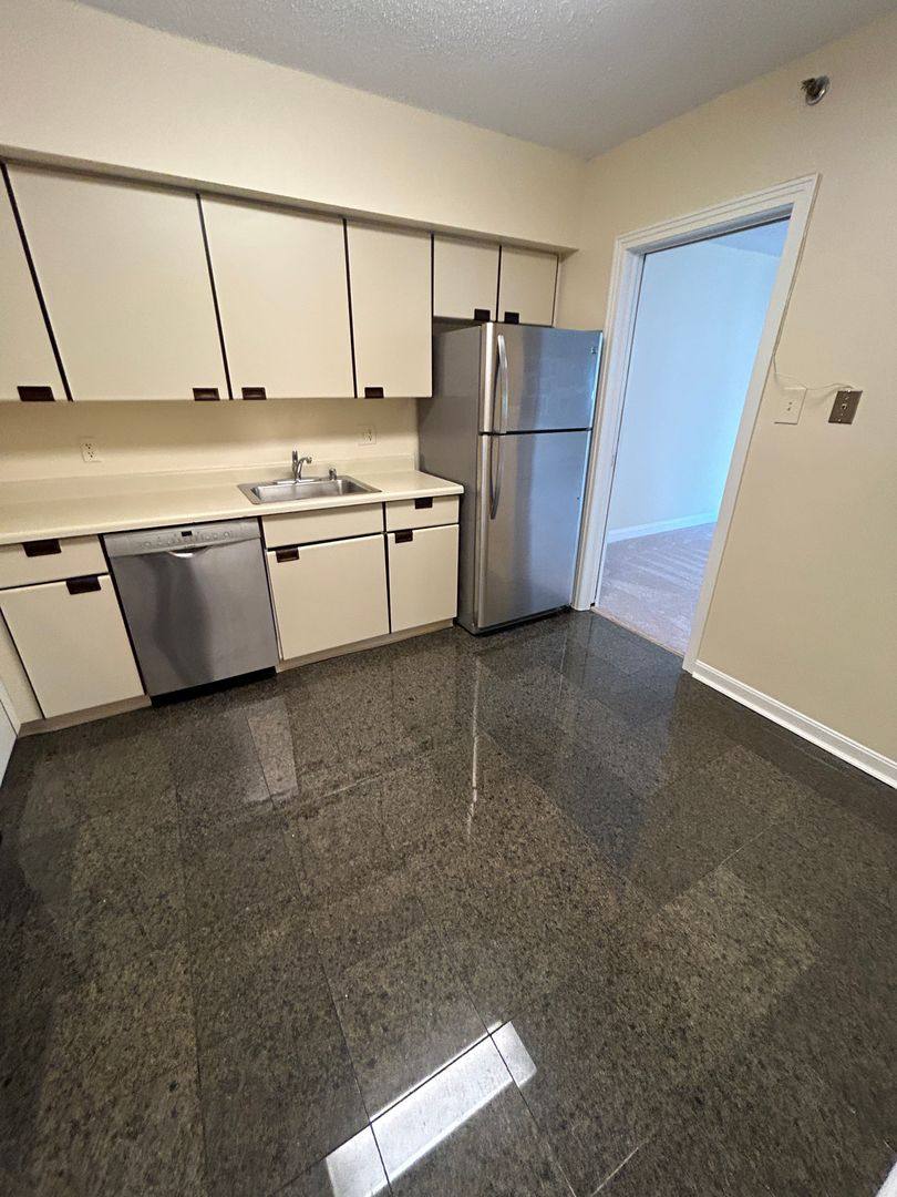 4550 N Park Ave, Chevy Chase, MD 20815 - Condo for Rent - Image 3