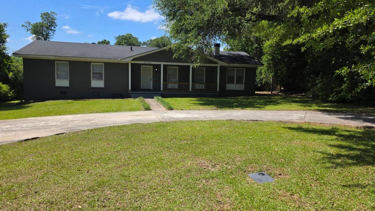 House for rent at 404 Elizabeth Ave, Albany, GA 31705