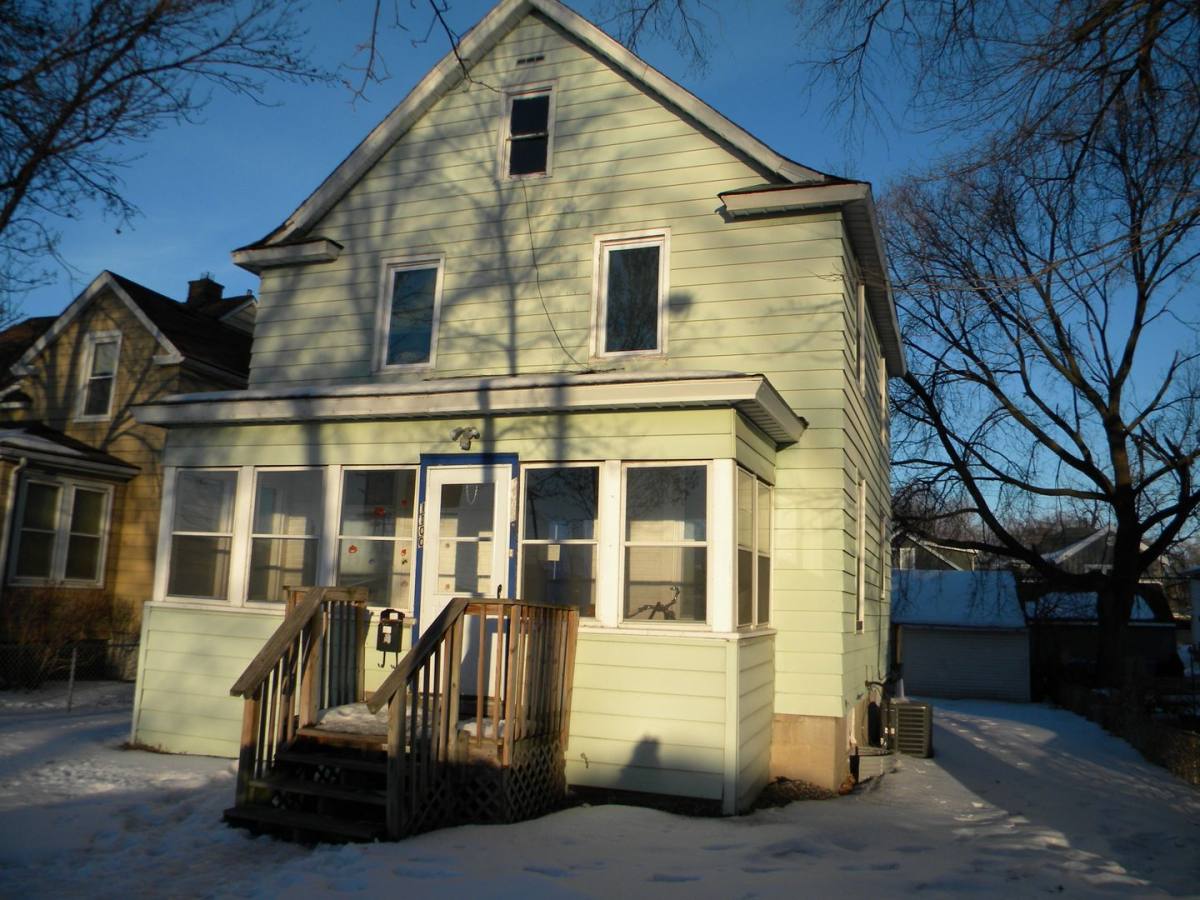 Apartment for rent at 1100 25th Ave SE, Minneapolis, MN 55414