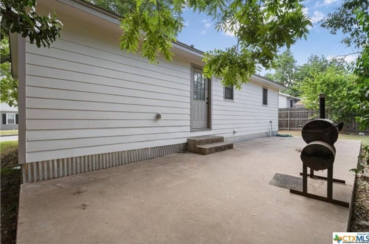 House for rent at 610 Vernon St, Taylor, TX 76574