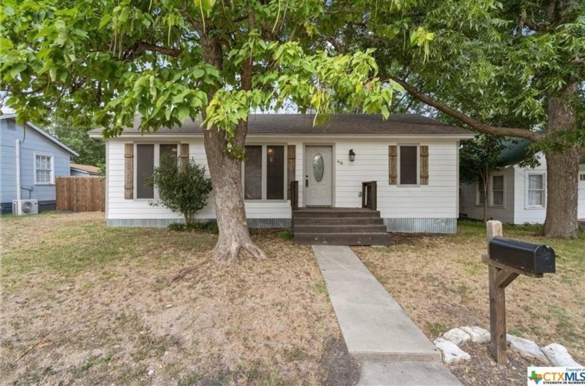 House for rent at 610 Vernon St, Taylor, TX 76574