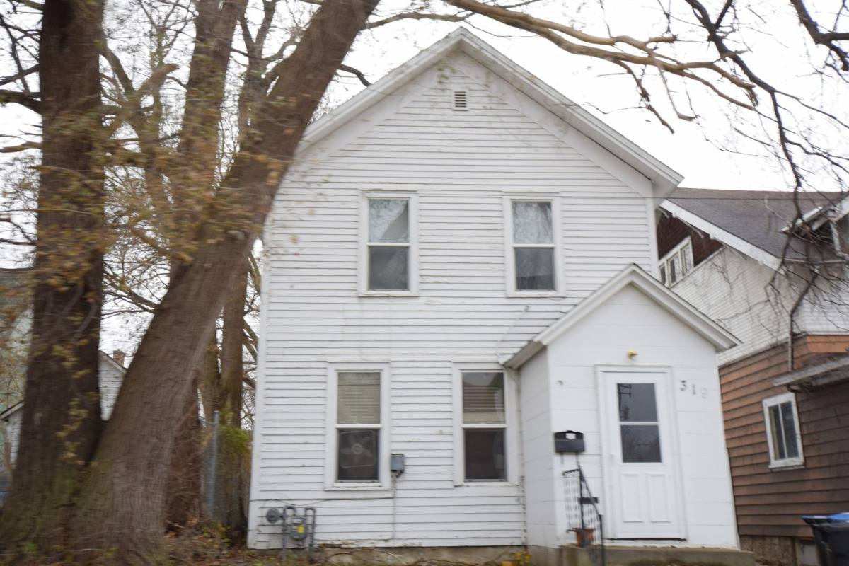 House for rent at 319 E Main St, Mankato, MN 56001