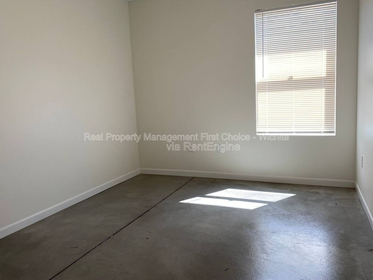 Townhouse for rent at 1514 N Madison Ave, Wichita, KS 67214