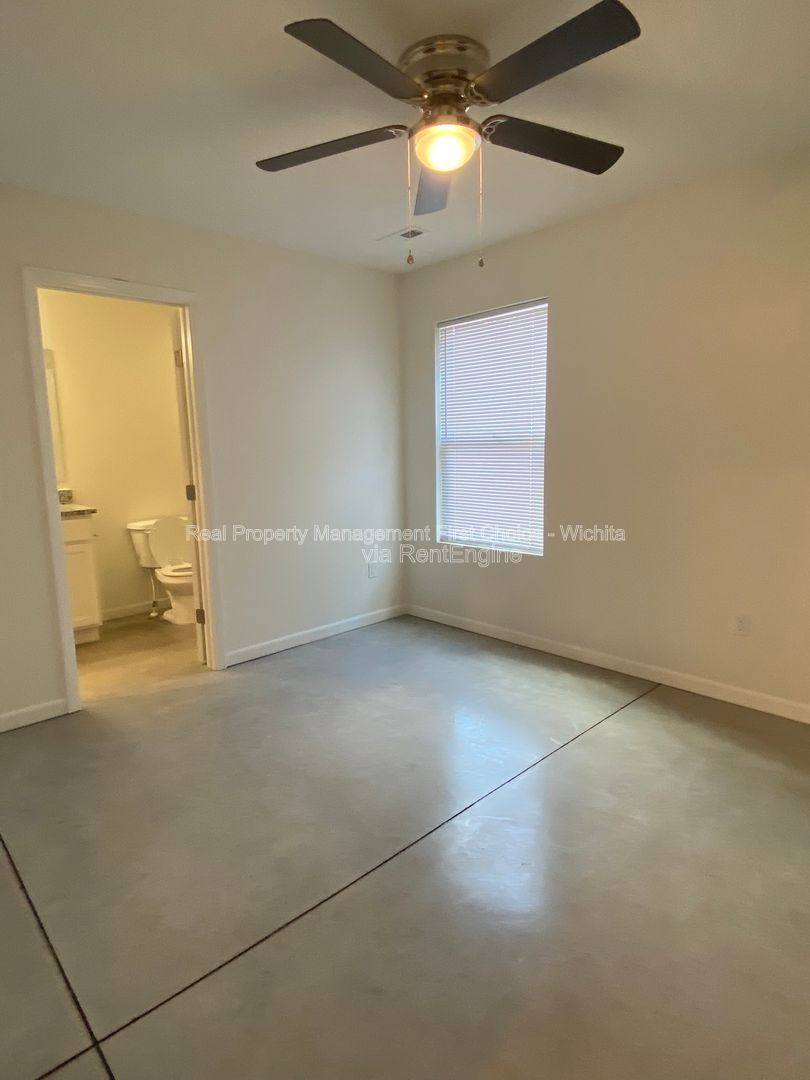 Townhouse for rent at 1514 N Madison Ave, Wichita, KS 67214
