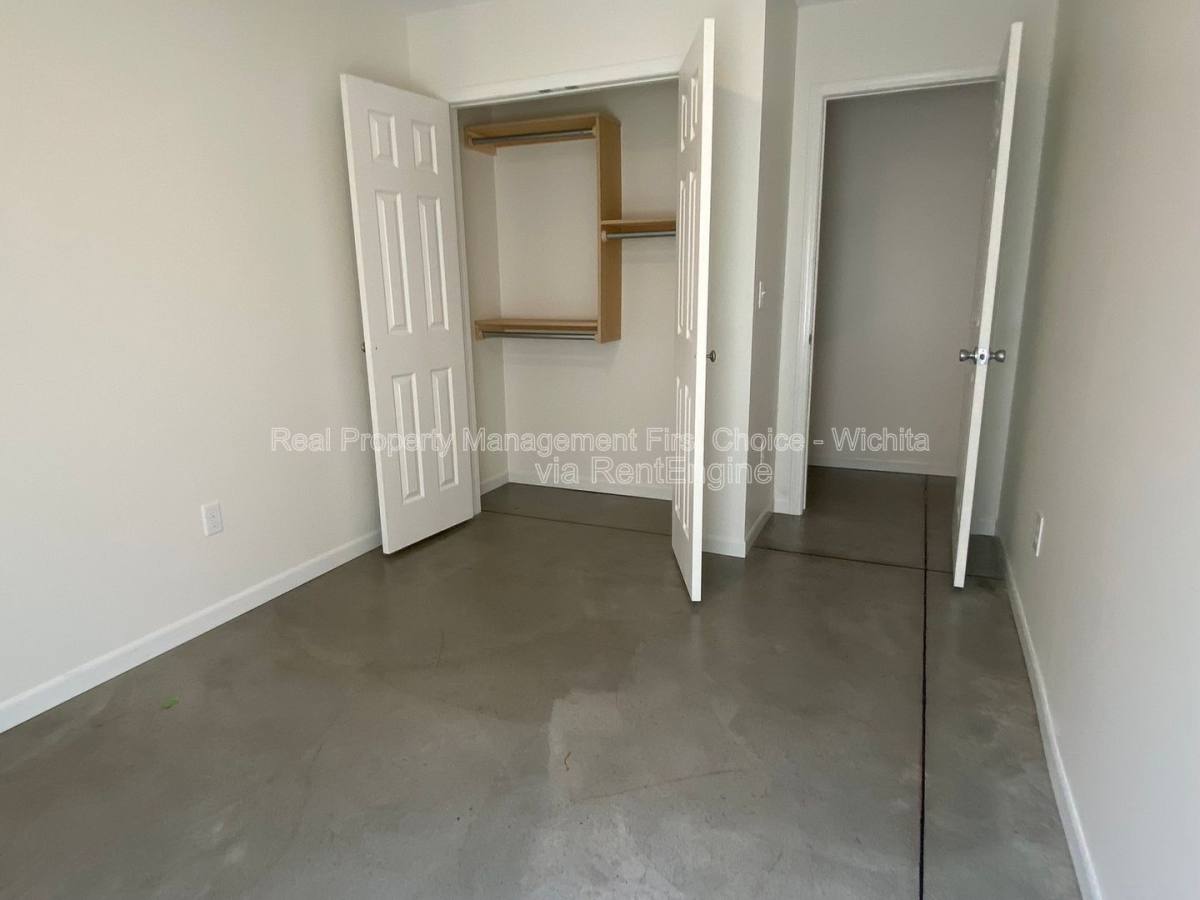 Townhouse for rent at 1514 N Madison Ave, Wichita, KS 67214