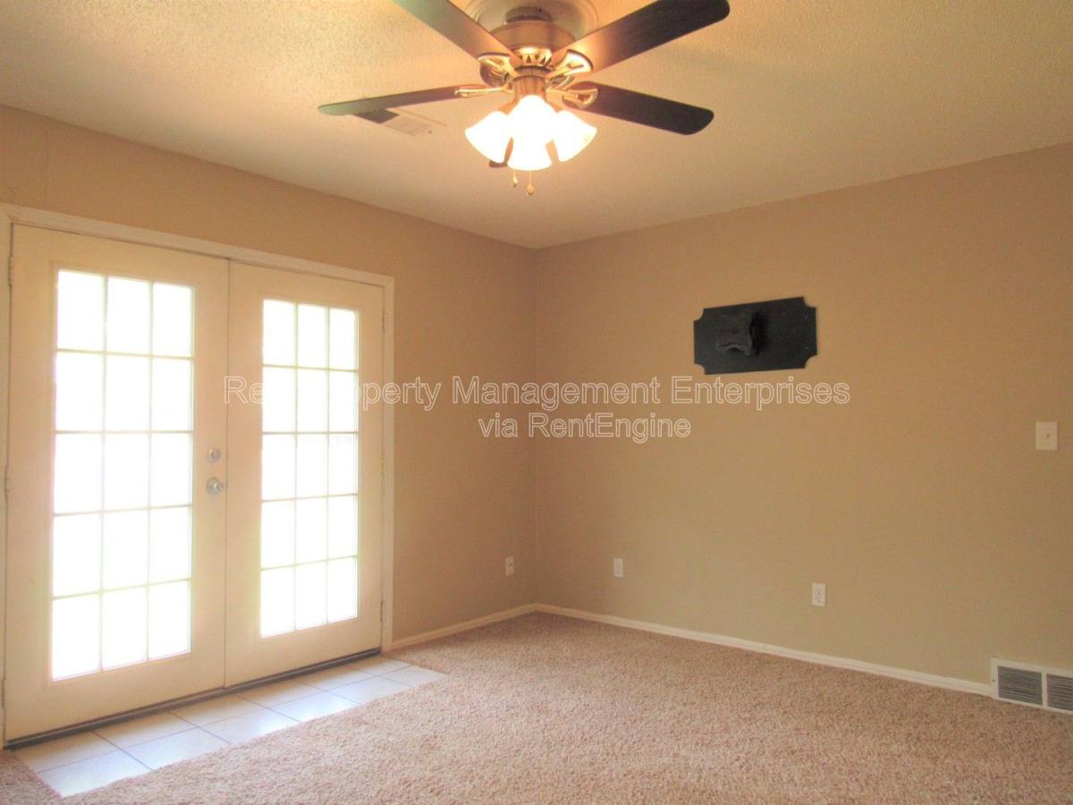 House for rent at 637 Redstone Ave, Edmond, OK 73013