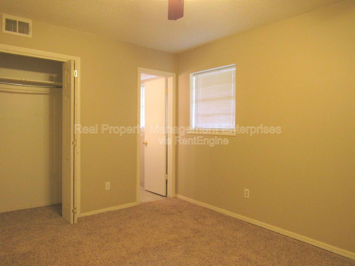 House for rent at 637 Redstone Ave, Edmond, OK 73013
