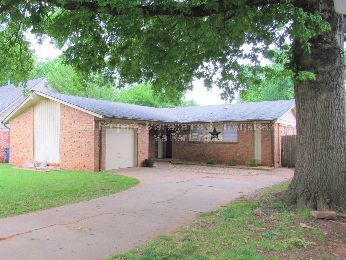 House for rent at 637 Redstone Ave, Edmond, OK 73013