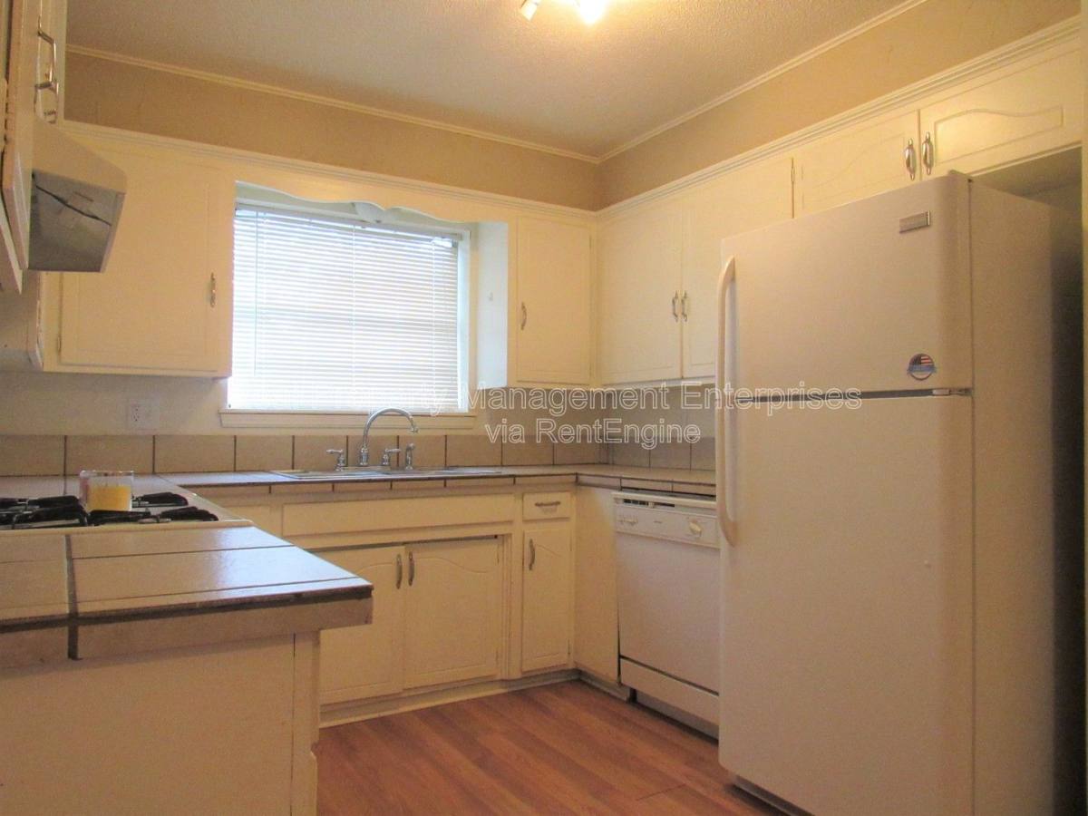 House for rent at 637 Redstone Ave, Edmond, OK 73013