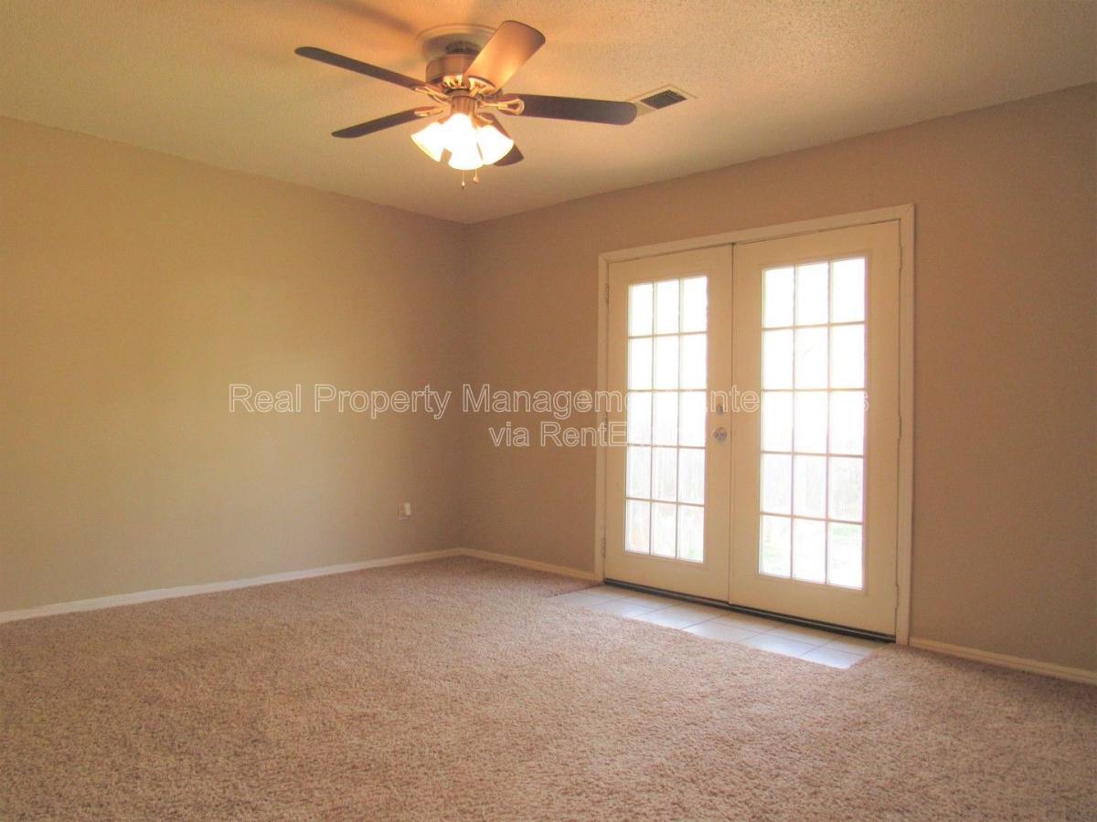 House for rent at 637 Redstone Ave, Edmond, OK 73013
