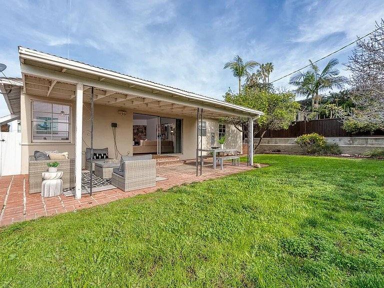 House for rent at 10746 Cranks Rd, Culver City, CA 90230