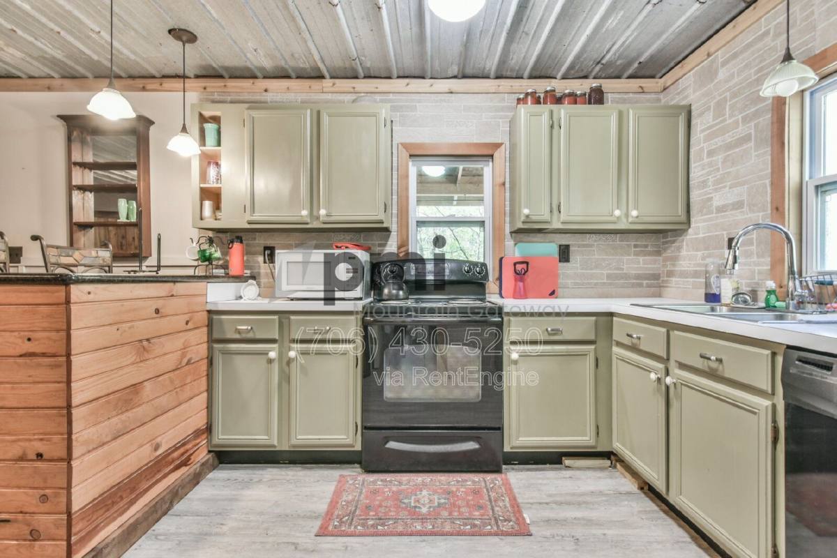 House for rent at 43 Davis Gap Rd, Clayton, GA 30525