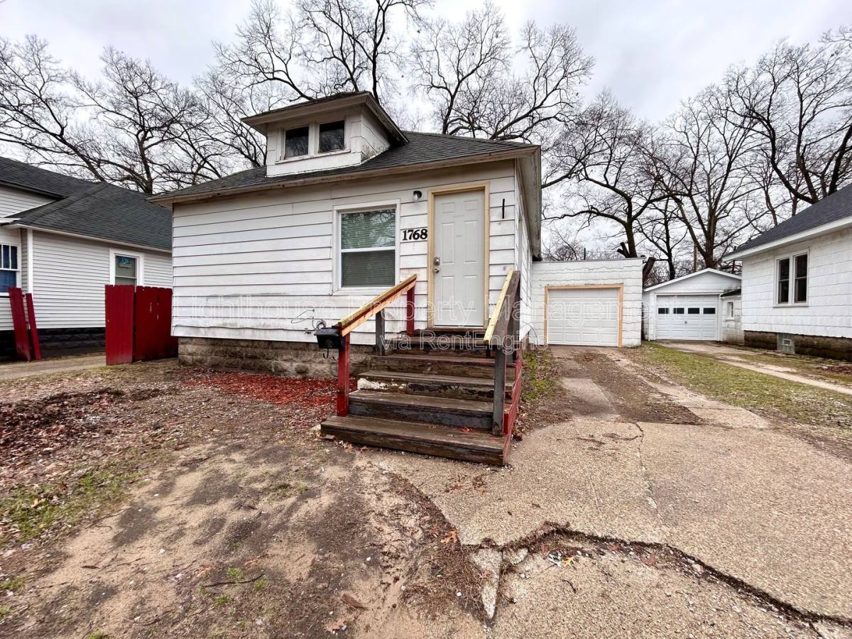 House for rent at 1768 Elwood St, Muskegon, MI 49442